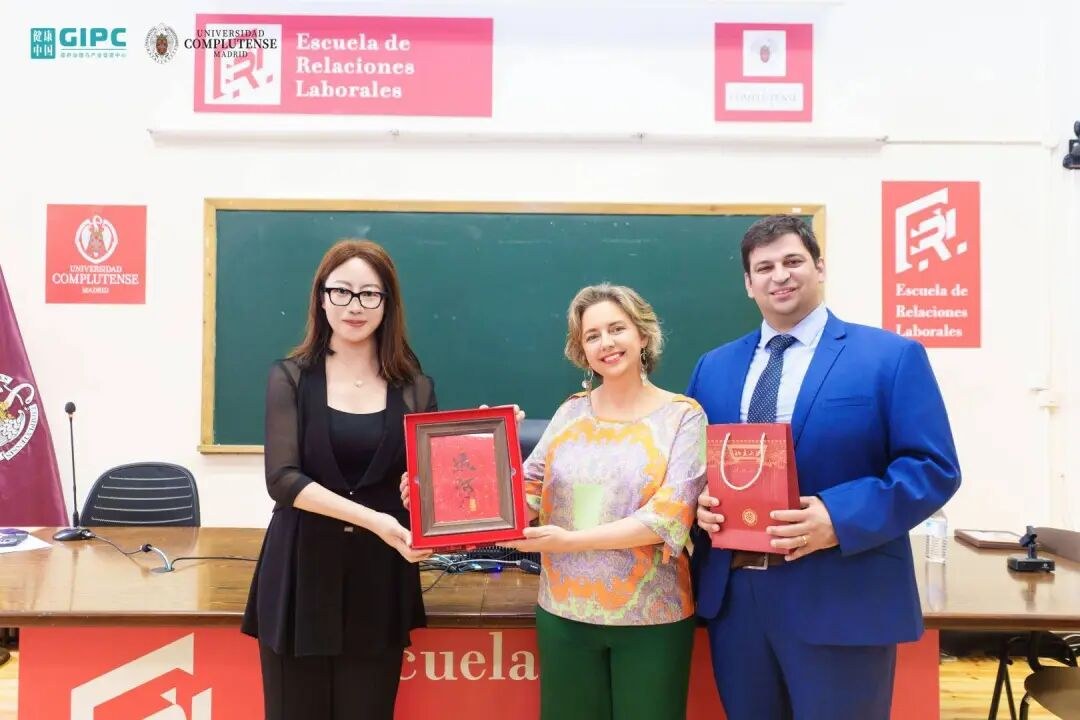 健康中国大健康与中医药产业硕博班西班牙访学:康普顿斯大学硕士学位授予典礼与耶佩斯教授授课