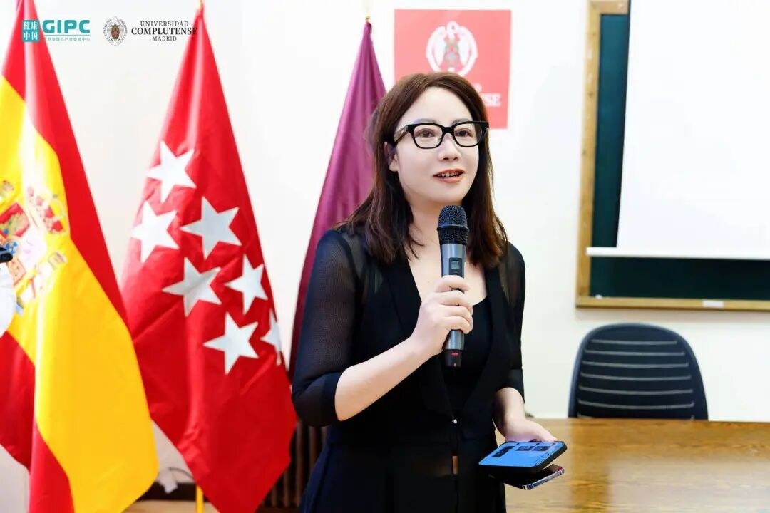 健康中国大健康与中医药产业硕博班西班牙访学:康普顿斯大学硕士学位授予典礼与耶佩斯教授授课