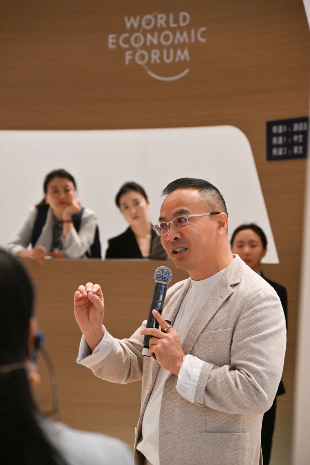 君智谢伟山达沃斯专访：以规模化创新搭桥，与世界共享中国企业增长机遇
