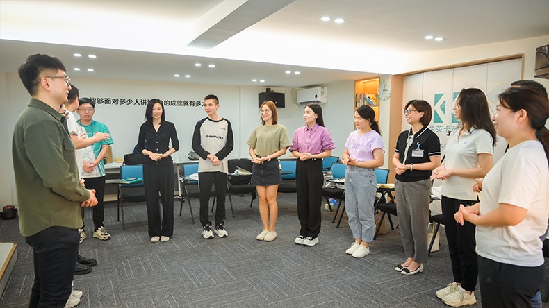 今英卡耐基广州成人口才培训班：职场人演讲汇报高效沟通场景化实战