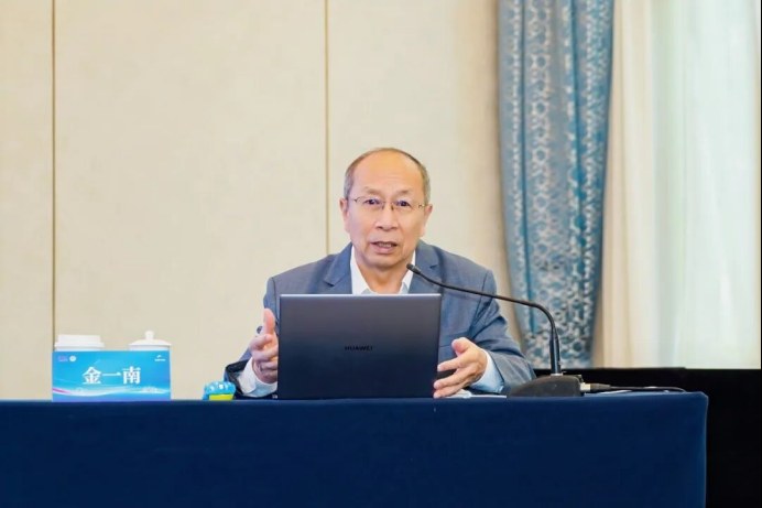 文商学院杨懿院长带队尚工先锋青创营苏州研学：学界赋能全链条，伴航产业新征程