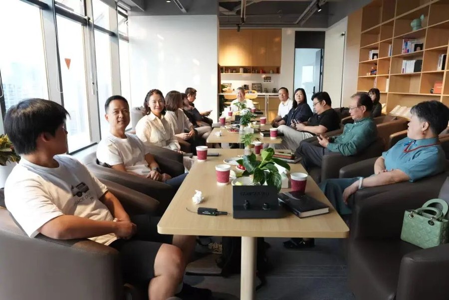 浙大动态 | 金利安 | 浙江大学文化与人文智慧高级研修班(一期)企业家校友走访临空智能媒体研究院 | 6月27日 | 杭州萧山