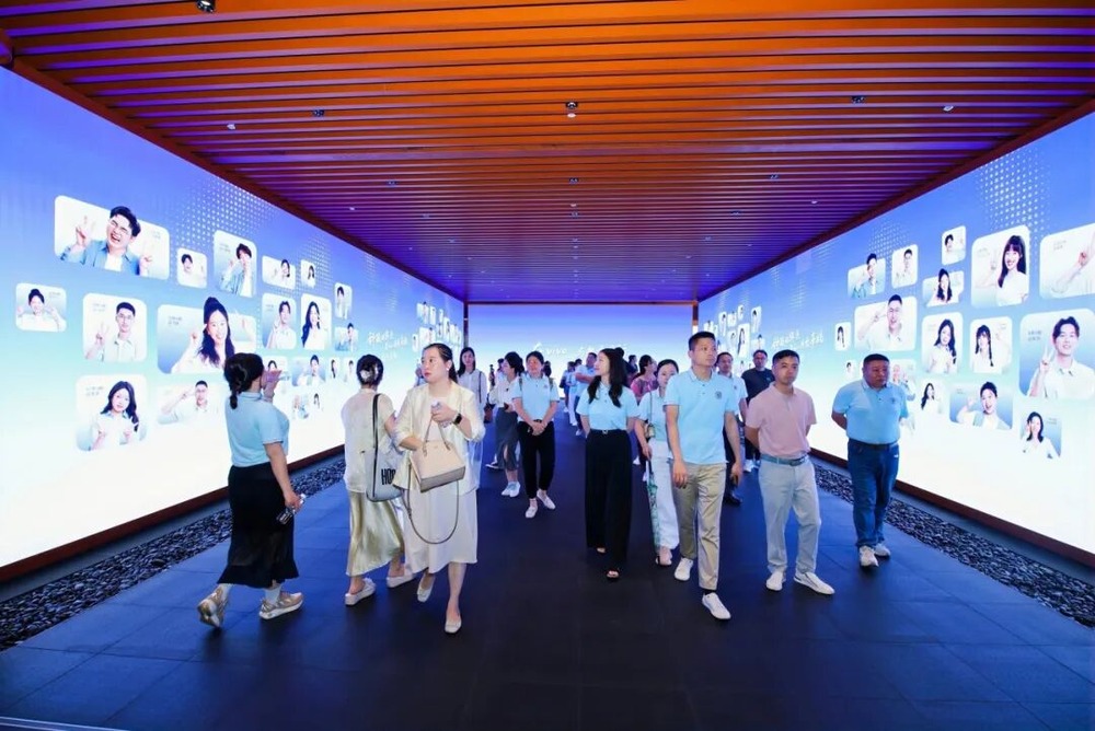 亚洲博士|香港亚洲商学院|走进vivo全球总部回顾|7月4日|亚商标杆企业研学·造园55亿·本分哲学·影像十年|东莞