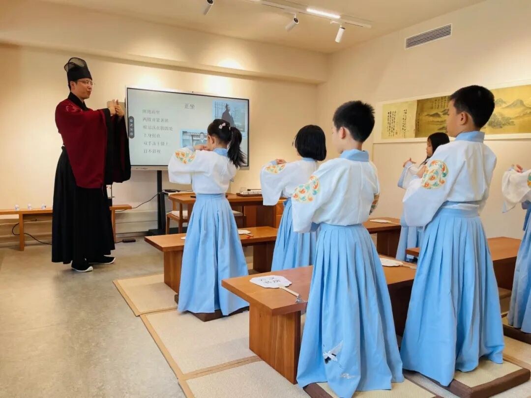 澄澜集贤馆经典成长营暑期开课：在百年学堂学《三字经》、听中国神话、练声律表达, 澄澜集贤馆经典成长营暑期开课：在百年学堂学《三字经》、听中国神话、练声律表达