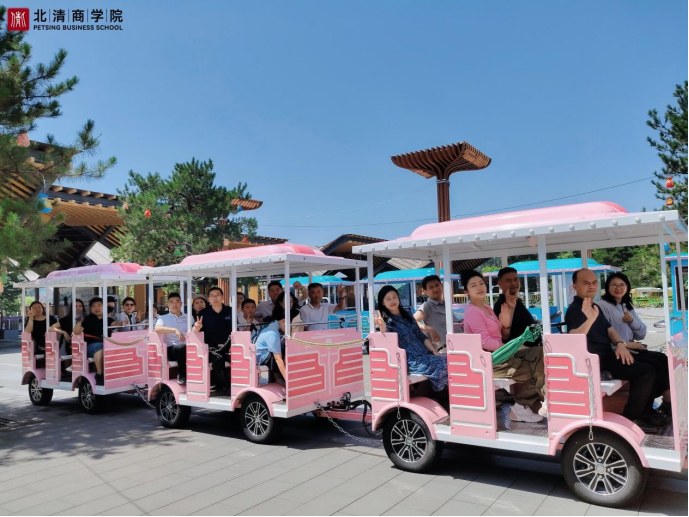 北清商学院M25138班怀来游学纪实:走进建筑标杆企业,在实地参访与同窗交流中拓宽经营视野