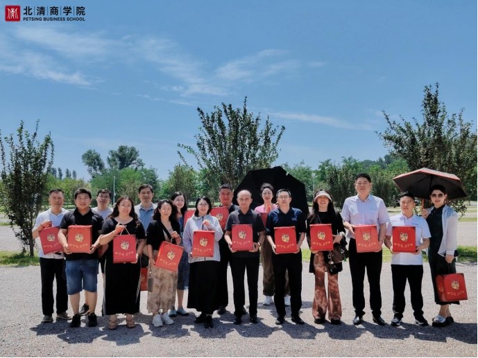 北清商学院M25138班怀来游学纪实:走进建筑标杆企业,在实地参访与同窗交流中拓宽经营视野