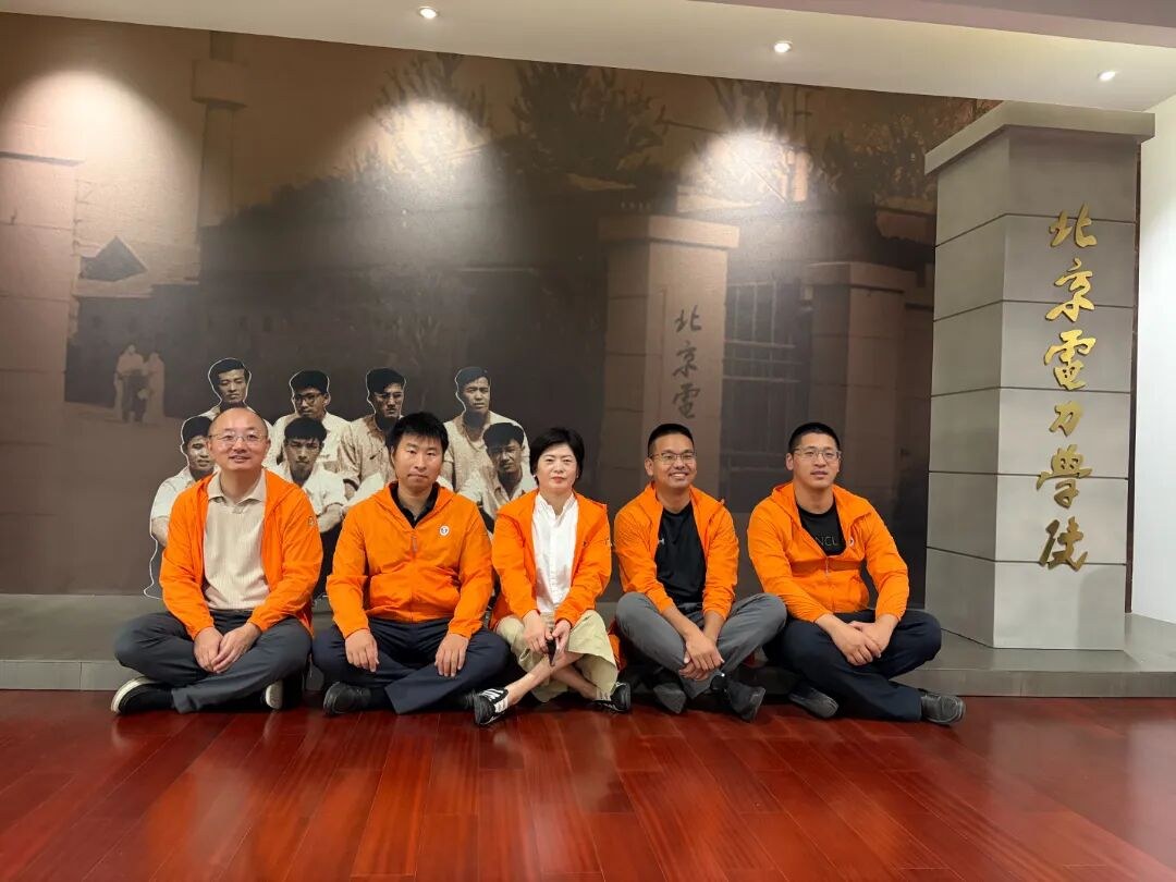 第30期中国电力能源企业家研修班在华北电力大学开班:班旗交接启新程,企业家学员正式入学