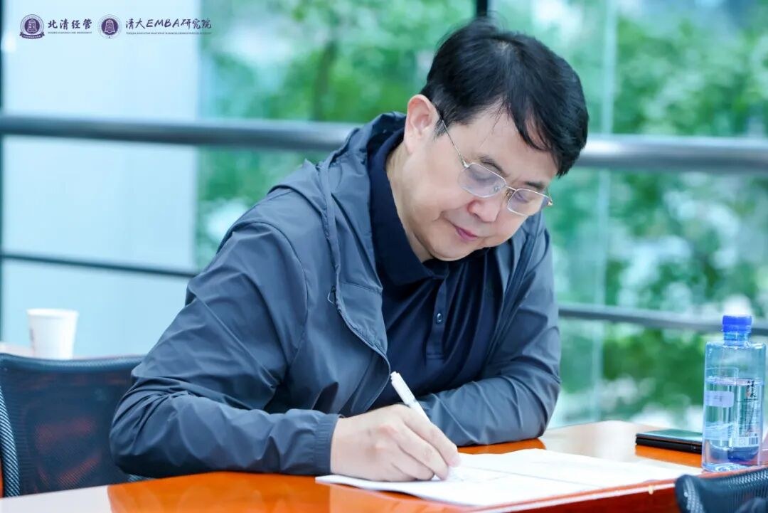 李哲贤博士授课:清大EMBA119班7月课程纪实,王府茶楼参访、利润中心课堂与北海游学三线并进