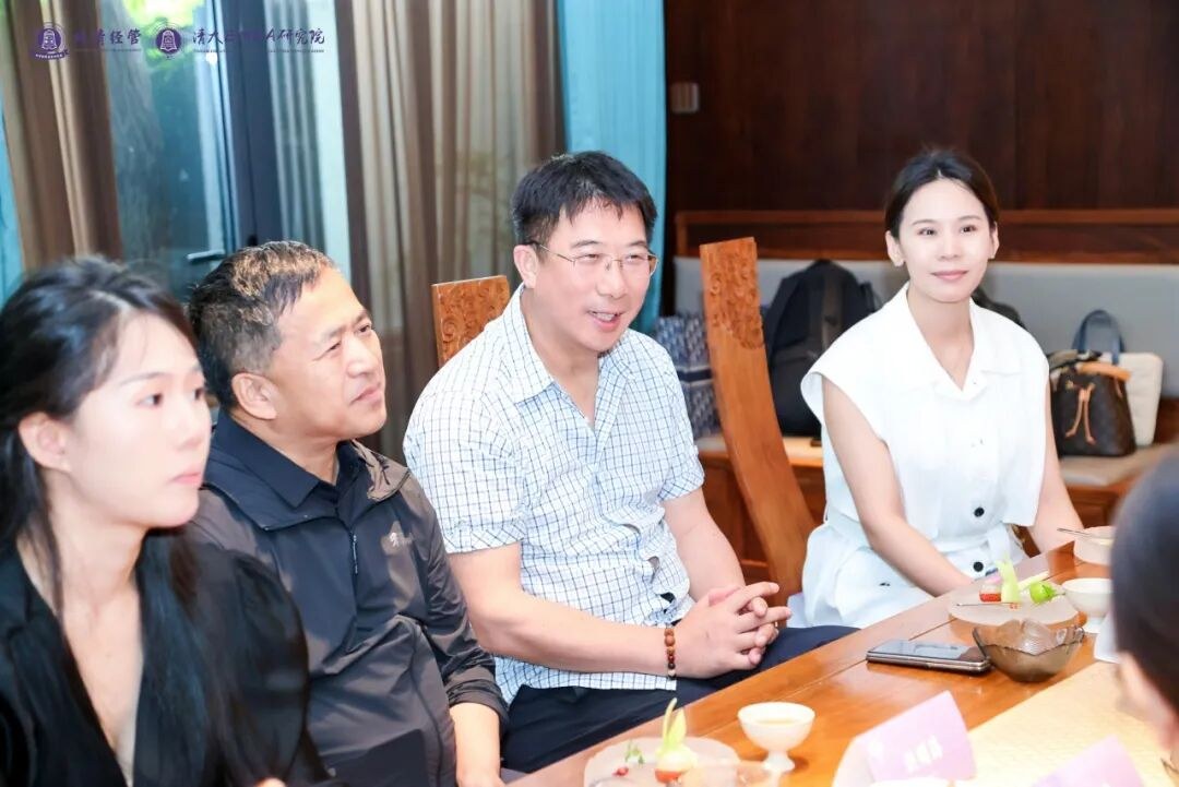李哲贤博士授课:清大EMBA119班7月课程纪实,王府茶楼参访、利润中心课堂与北海游学三线并进