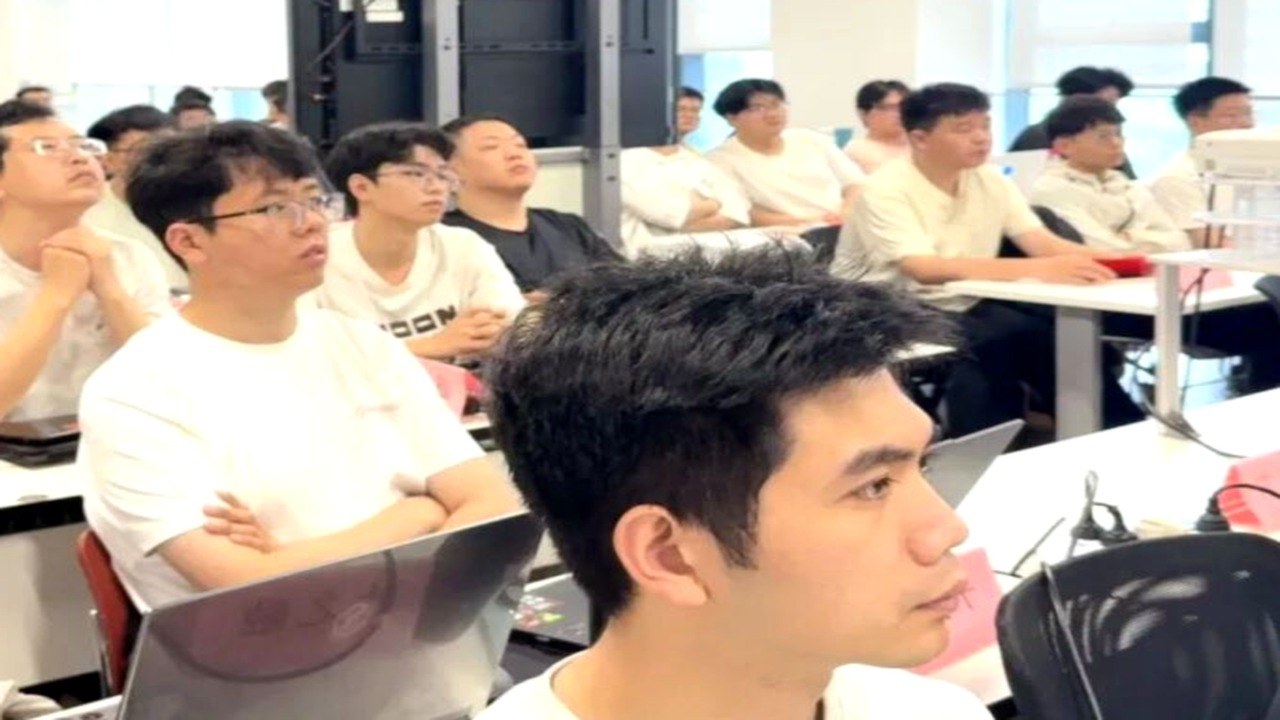 指南车机器人PLC电气编程精品课程适合有电工经验的人吗？从三菱、西门子到欧姆龙怎么学