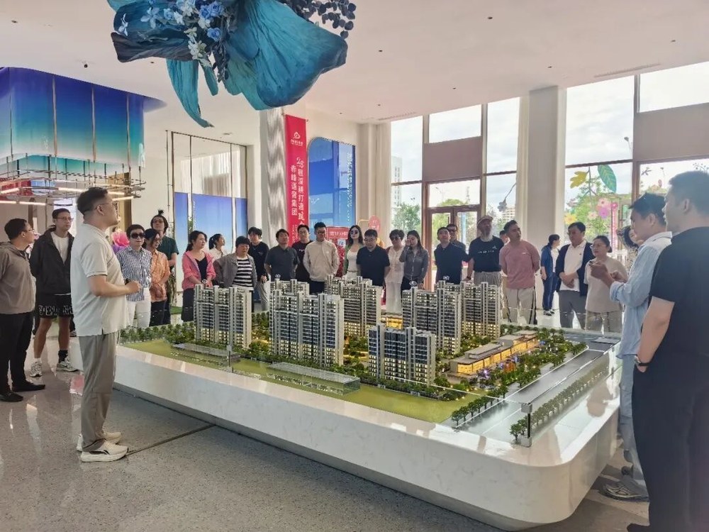 运河圆桌派二期赤峰游学回顾:走进语音集团,在草原与产业现场共学
