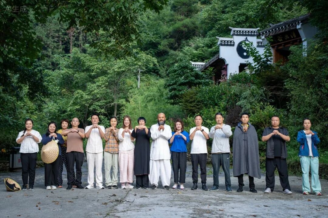 武当玄境山房武当山玄境辟谷营报名流程:人这辈子最该清的不是衣柜,而是身体节奏