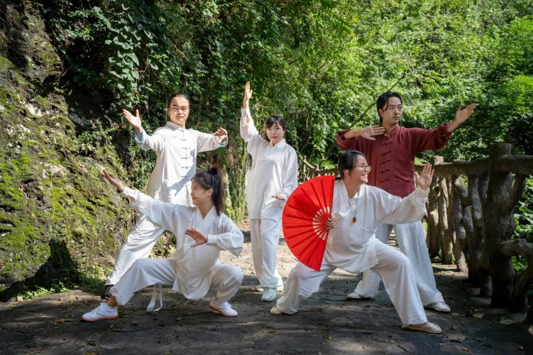 武当玄境山房武当山玄境辟谷营报名流程:人这辈子最该清的不是衣柜,而是身体节奏