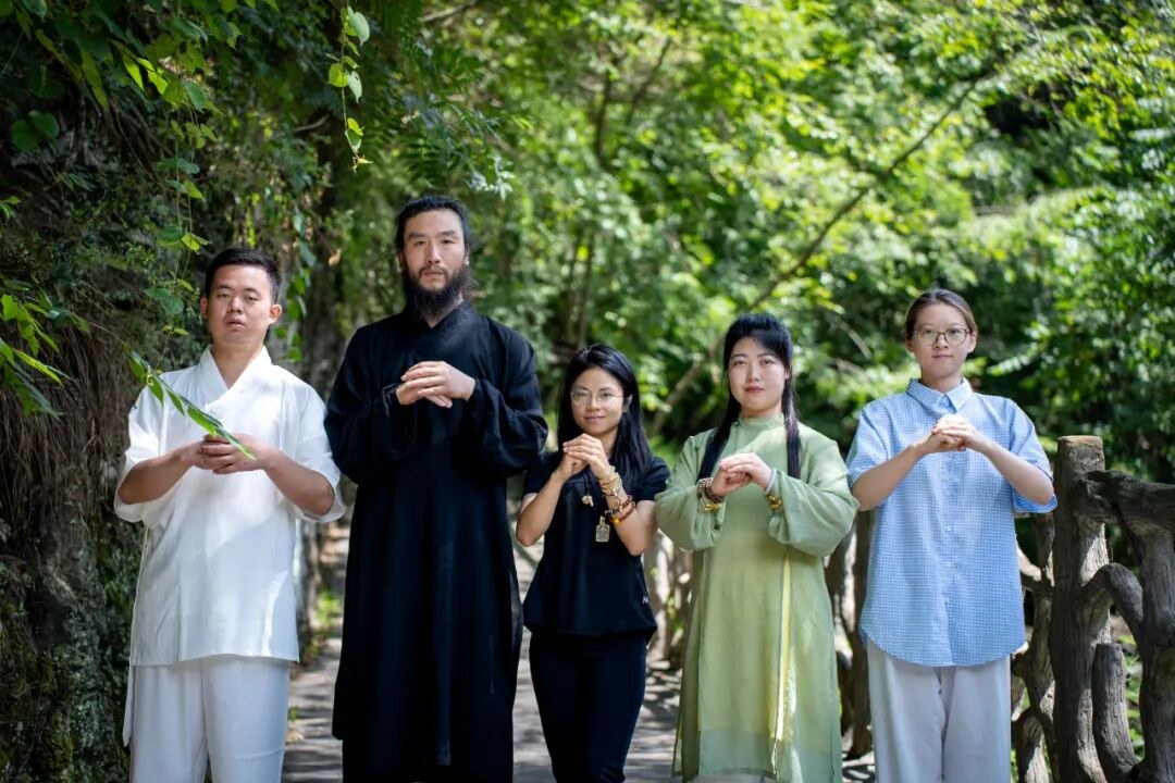 武当玄境山房武当山玄境辟谷营报名流程:人这辈子最该清的不是衣柜,而是身体节奏