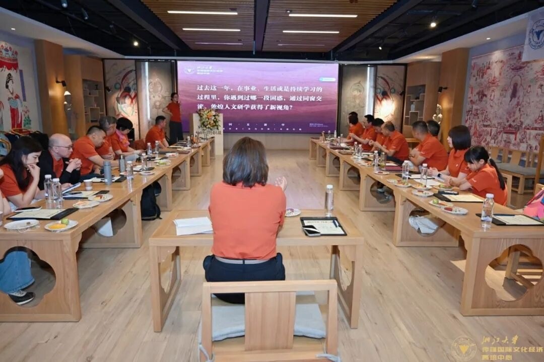 丝路华章行者无疆:浙江大学国学智慧与管理应用高级研修班二十三期敦煌游学圆满结业