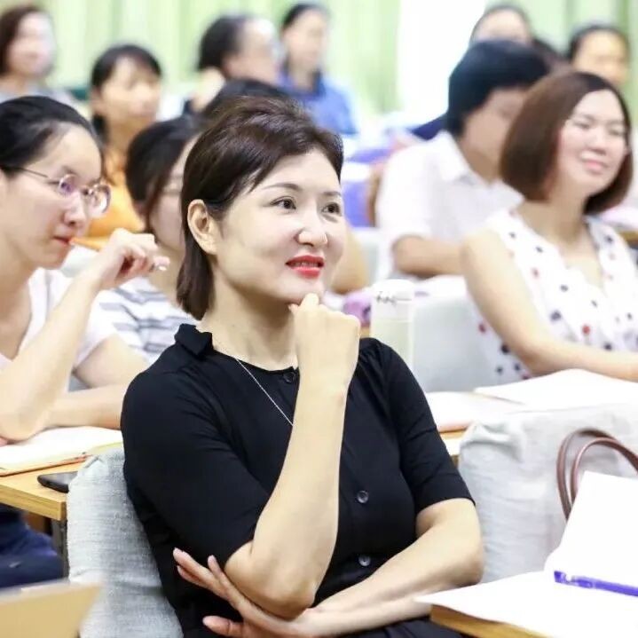 瀚思心理李鸣精神分析思维初阶课2026年9月16-20日在深圳清华大学研究院开课:持证咨询师为什么需要底层看人框架