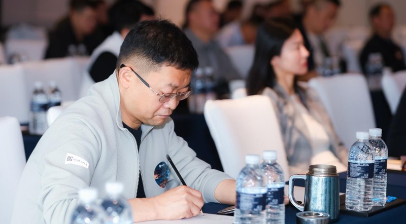 专精特新企业如何跨越增长瓶颈?运河私董会解析王石冯仑商业实战突围法