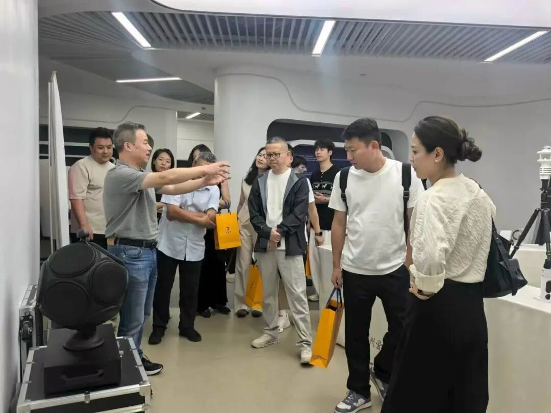 浙江大学金融25班杭州爱华仪器企业走访现场图3