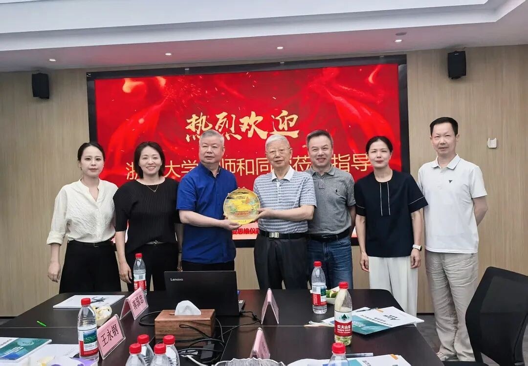 浙江大学金融25班杭州爱华仪器企业走访现场图2