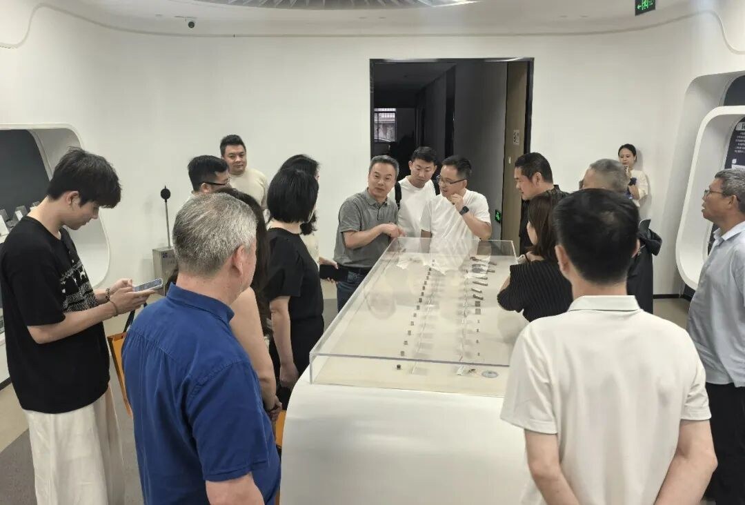 浙江大学金融25班杭州爱华仪器企业走访现场图4