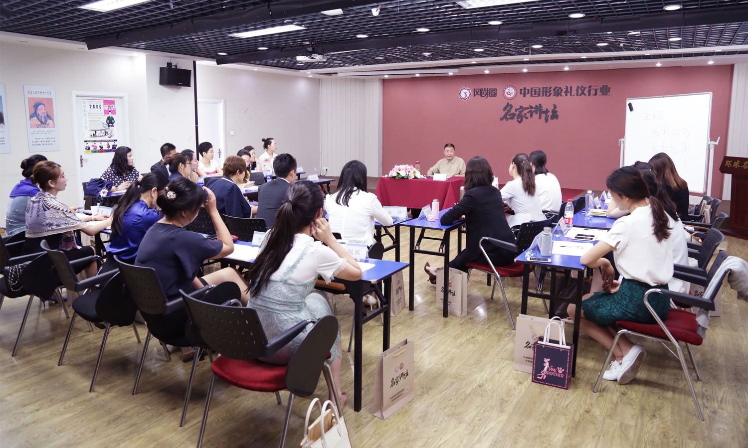 金正昆高级政务与商务礼仪研修班
